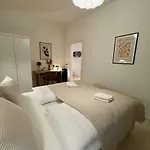 Stunning Premium Flat With Private Rooftop