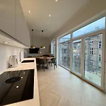 Stunning Premium Flat With Private Rooftop