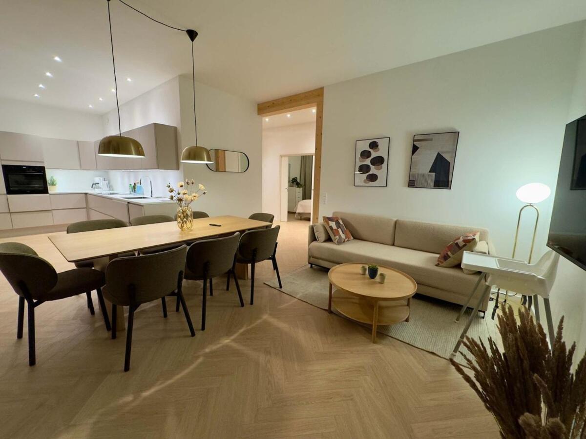 Stunning Premium Flat With Private Rooftop *