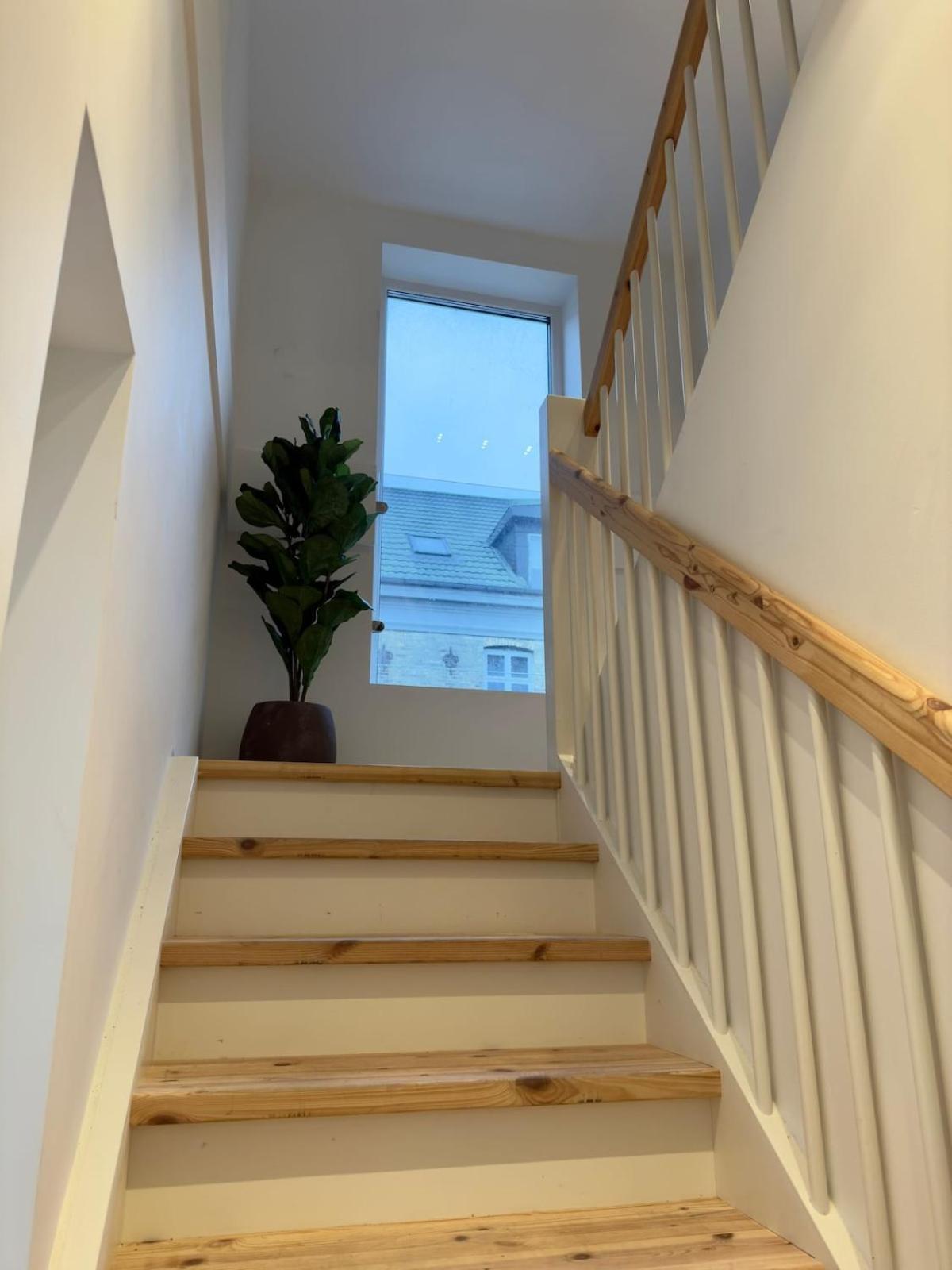 Stunning Premium Flat With Private Rooftop *
