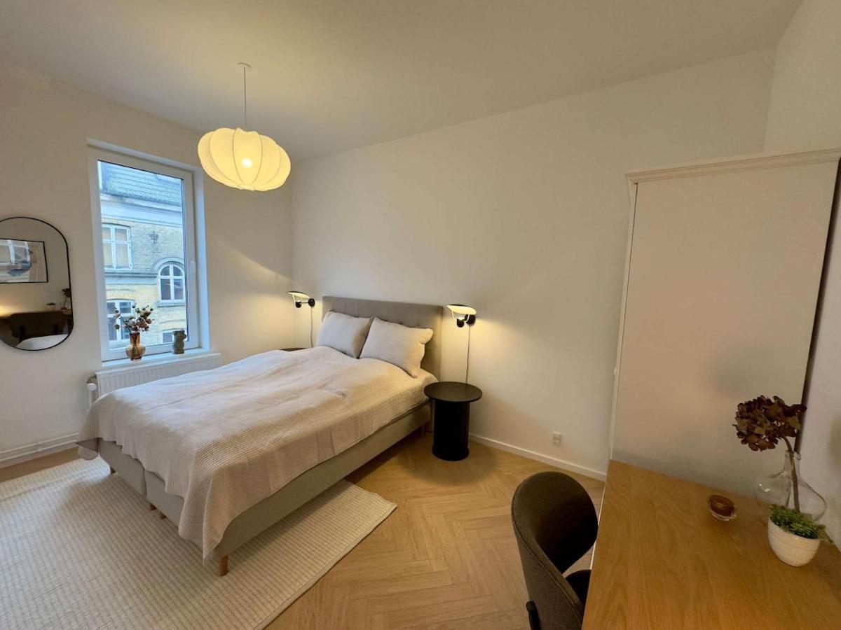 Stunning Premium Flat With Private Rooftop Apartment *