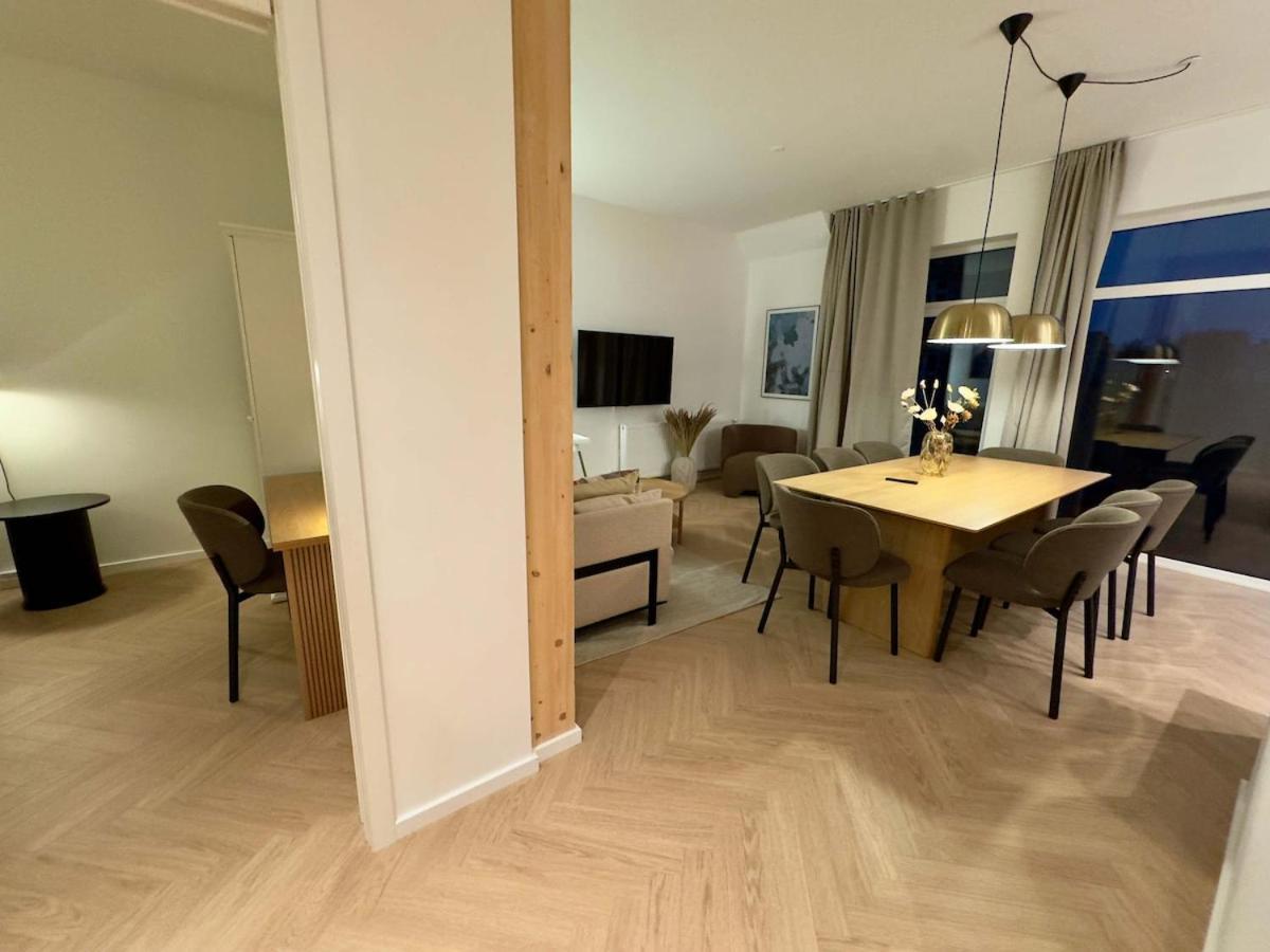 Stunning Premium Flat With Private Rooftop *