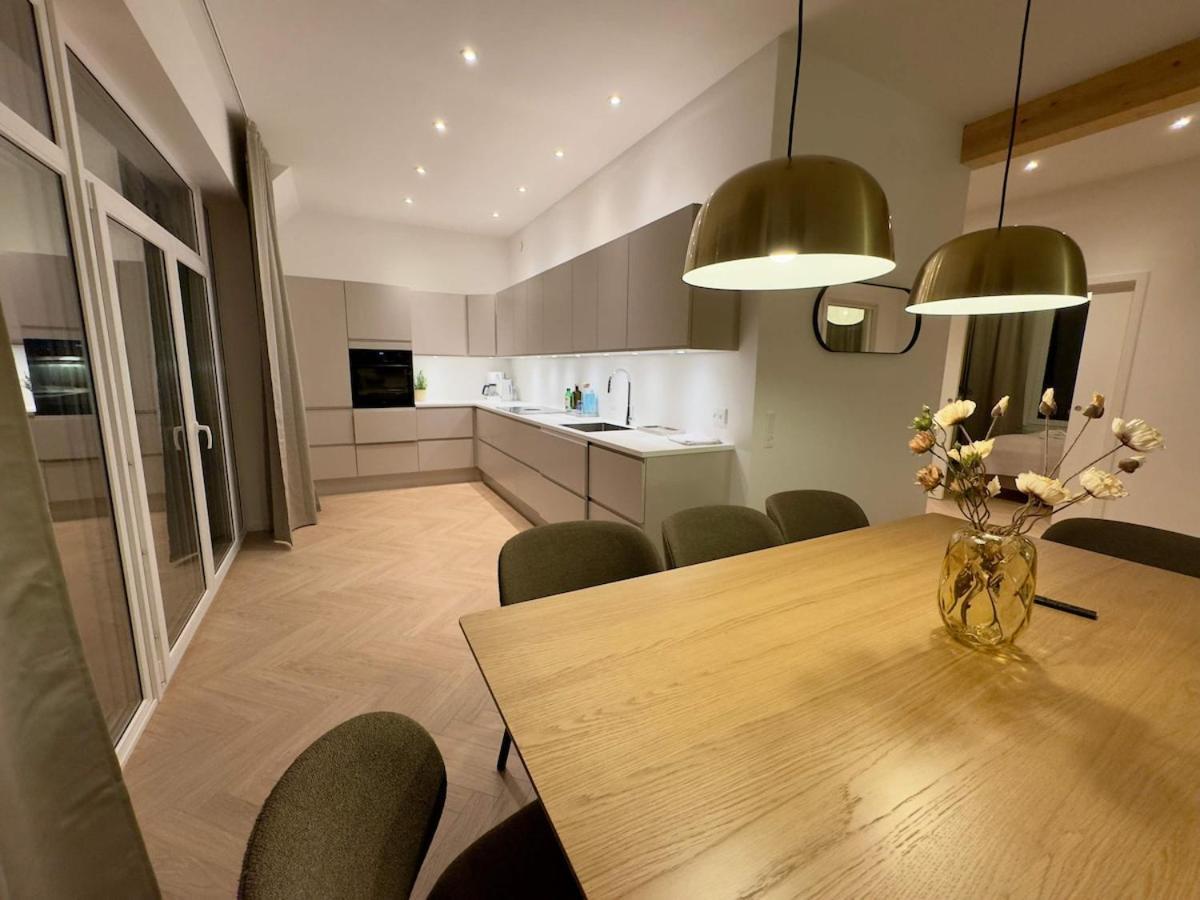 Stunning Premium Flat With Private Rooftop
