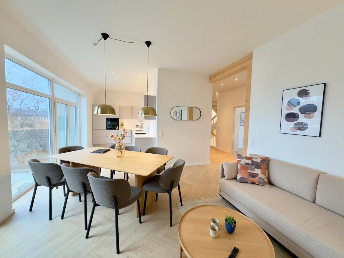 Stunning Premium Flat With Private Rooftop Apartment