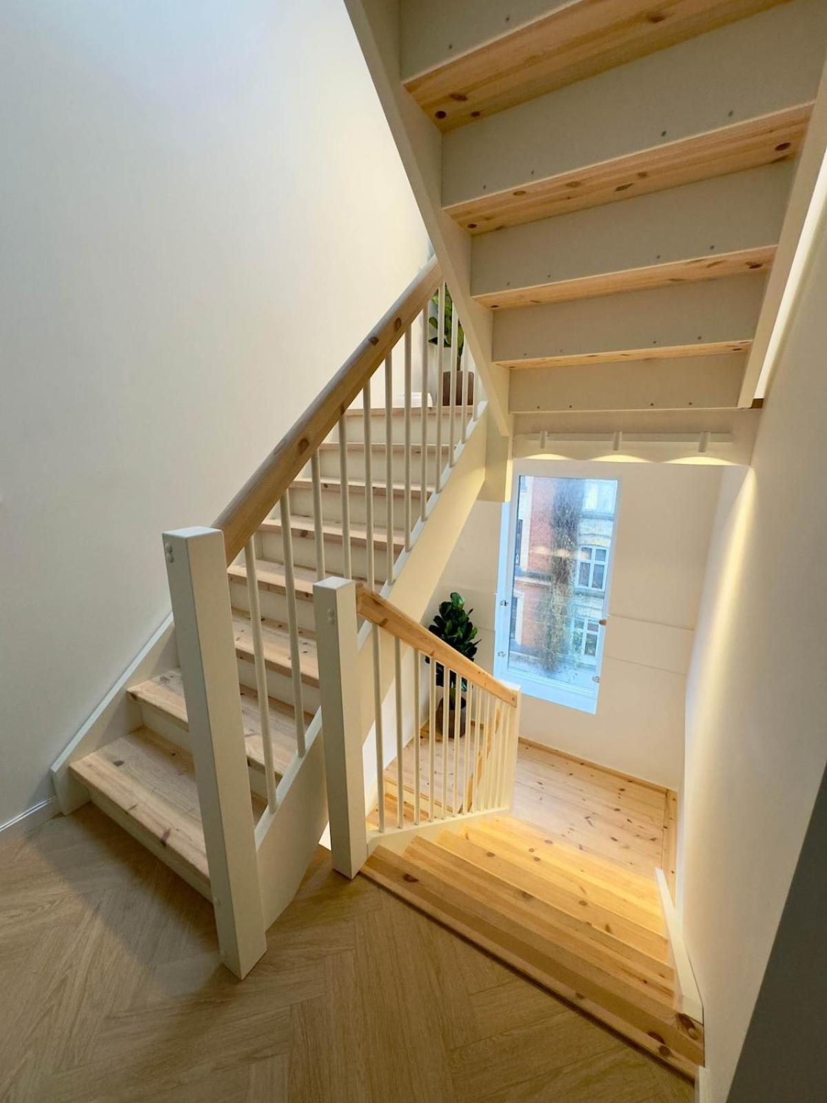 Stunning Premium Flat With Private Rooftop Apartment *
