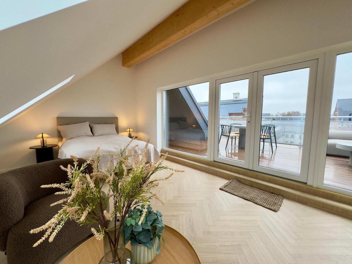 Stunning Premium Flat With Private Rooftop