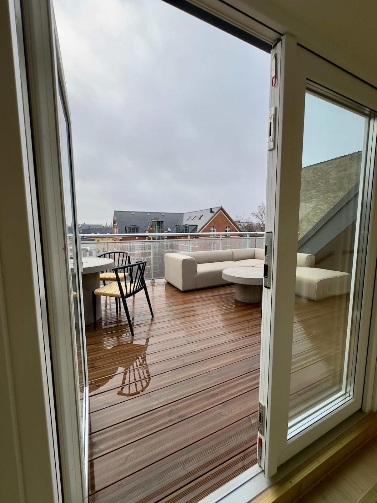 Stunning Premium Flat With Private Rooftop *