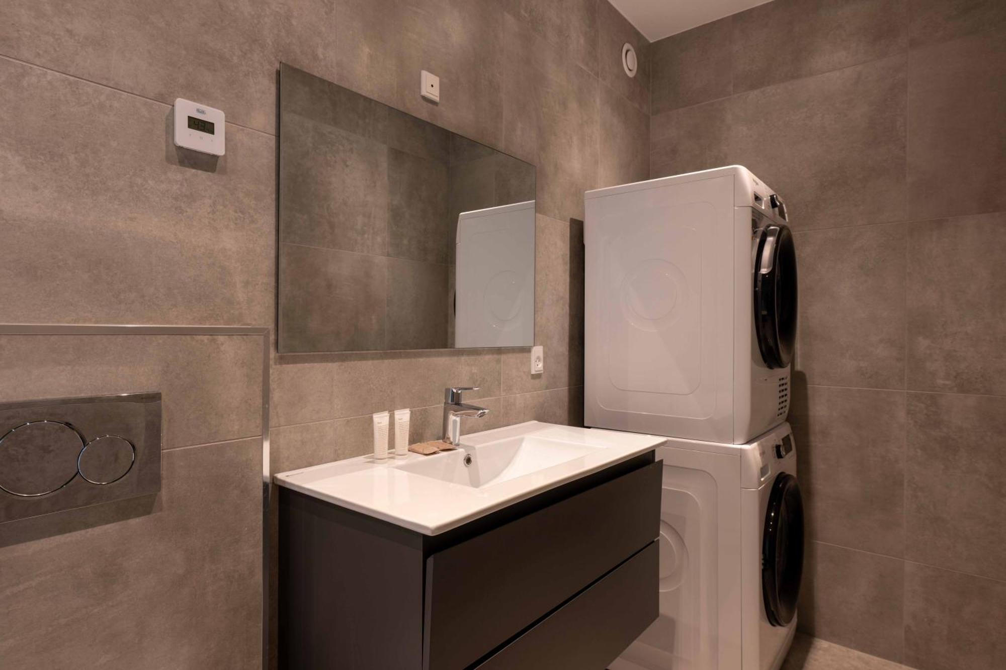 Stunning Premium With Private Rooftop Lejlighed *